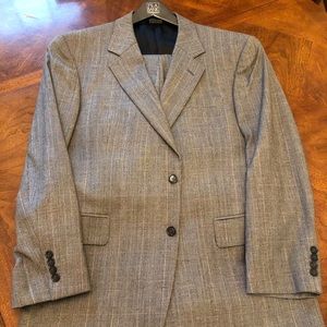 Jos A Bank men suit size 43 jacket 37 pant.